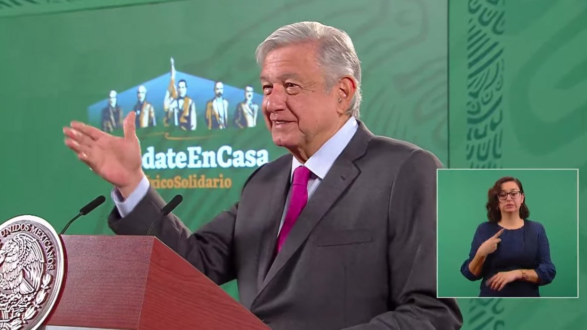 AMLO rosa.jpg