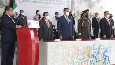 A salvar la educación del riesgo que representa la pandemia, convoca MBH.jpg