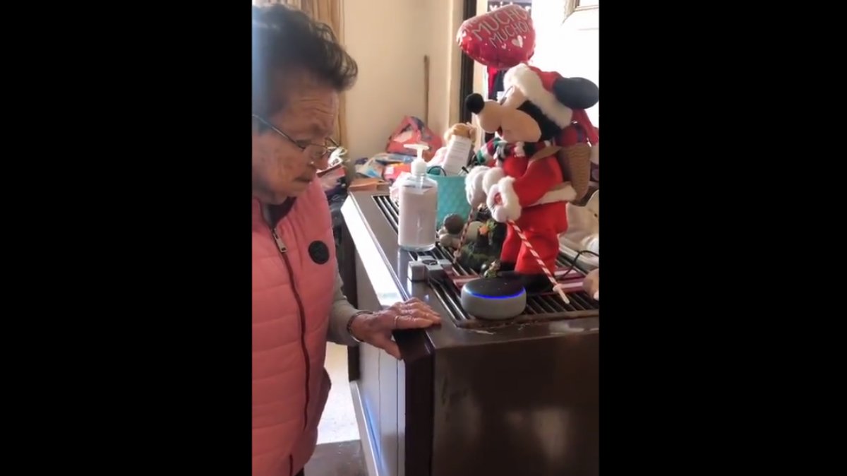 Abuelita Alexa tw.jpg
