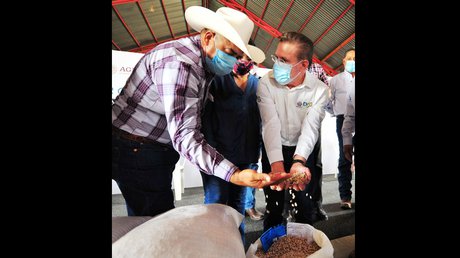 ApoyoAgricultoresDgo AISPUROTORRS.jpg