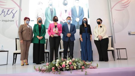 Asiste Gobernador al evento “Mujeres que Inspiran”.jpg