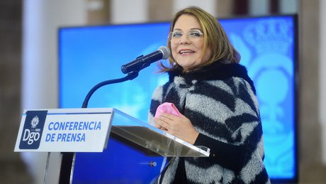 Avanza DIF Estatal con adopciones y asistencia a menores.JPG