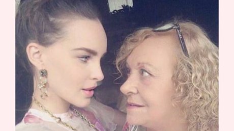 Belinda y su abuelita.jpg