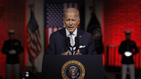 Joe Biden podría cerrar la frontera con México