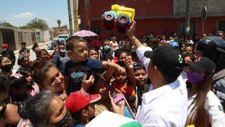 CaravanadíadelniñoniñaSLP.jpg