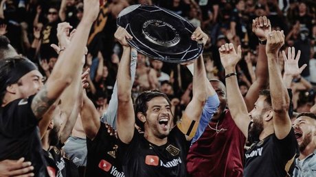 Carlitos Vela MVP.jpg