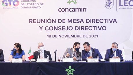DiegoSinhuesereuneconmesadirectivaConcamin.jpg