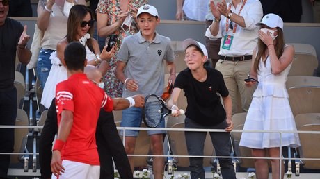 Djokovicraquet niño.jpg