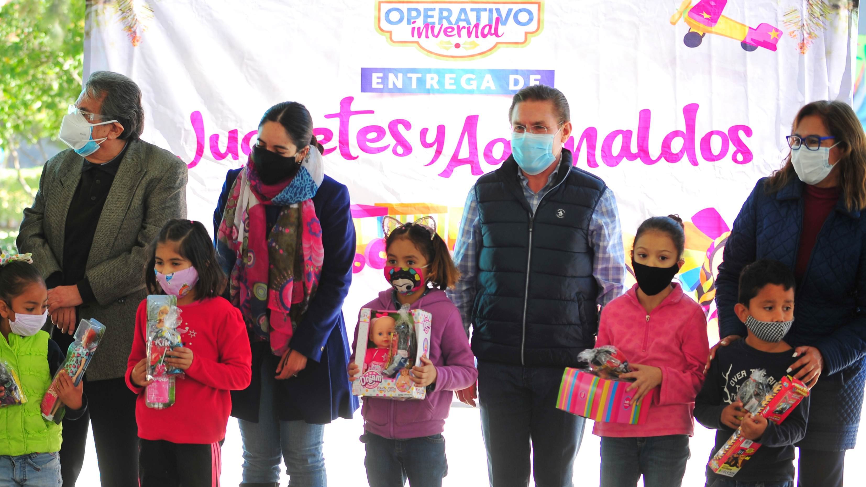 Entrega Aispuro apoyos invernales para los más vulnerables (1).jpg