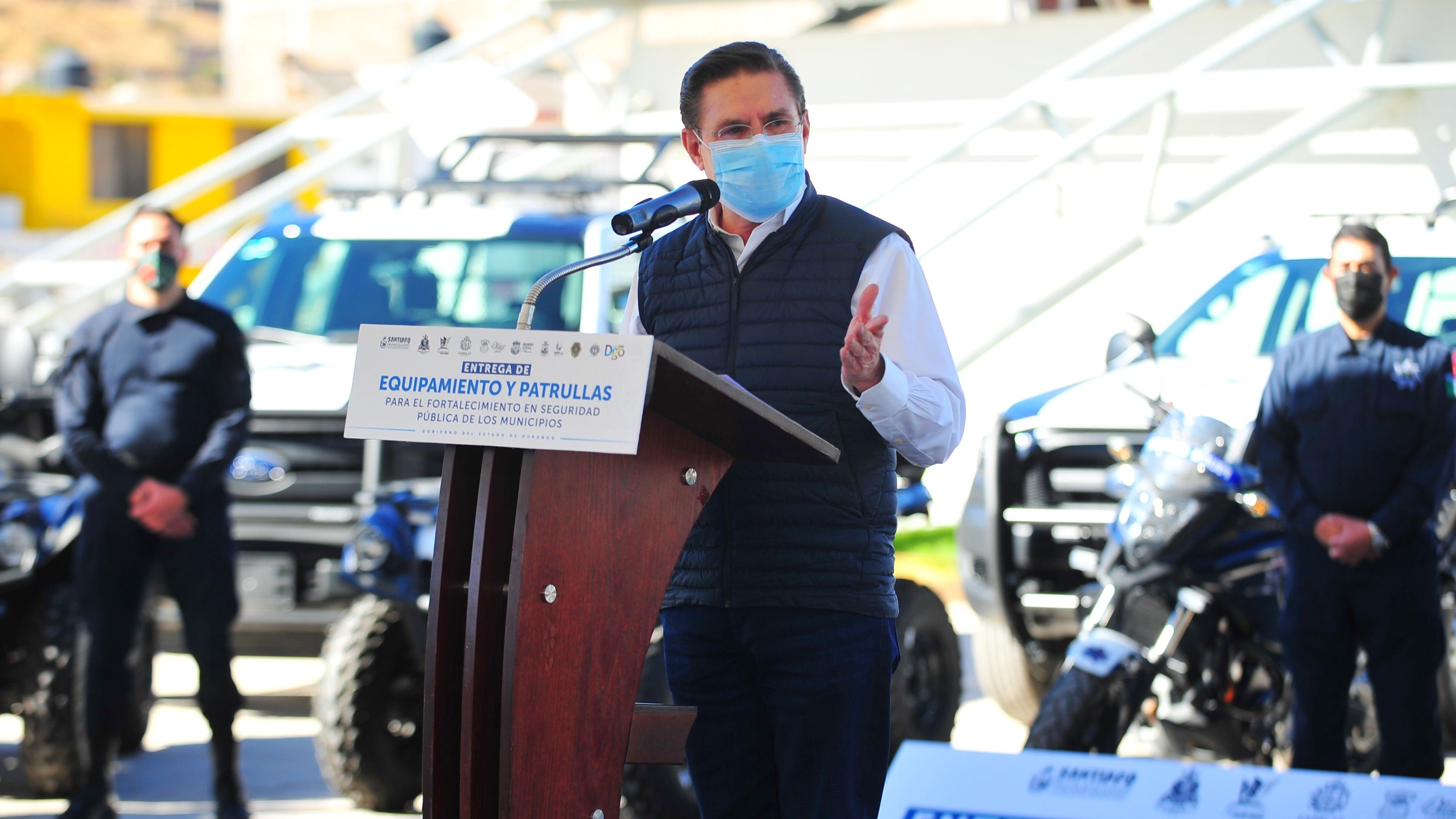 Entrega Aispuro equipamiento y patrullas a 8 municipios más (2) (1).jpg
