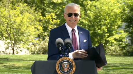 Estados Unidos cubrebocasvacjJoeBiden.jpg