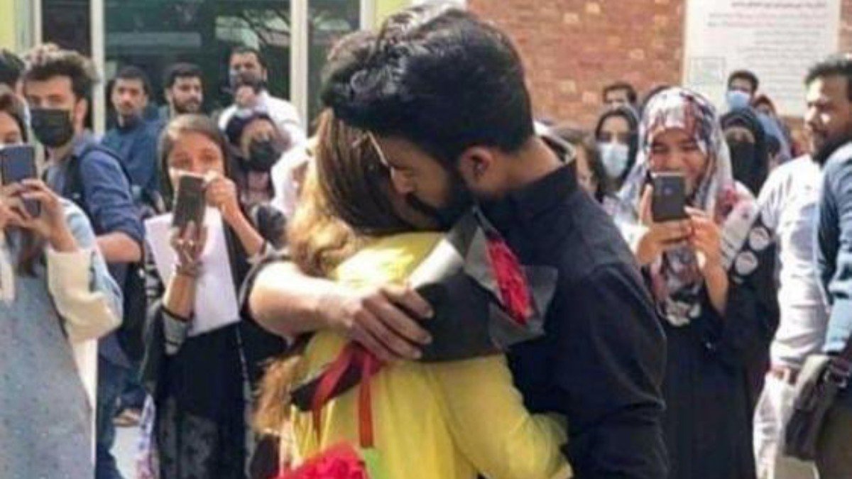 Estudiantes pakistán compromiso expulsados.jpg