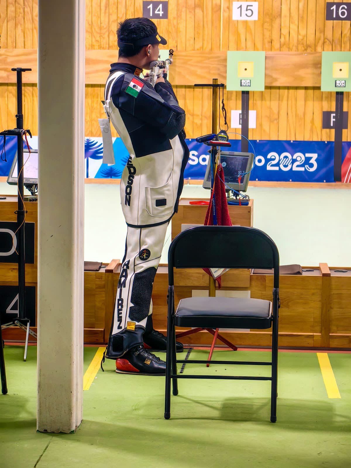El atleta Edson Ramírez consigue el oro en la prueba de Rifle