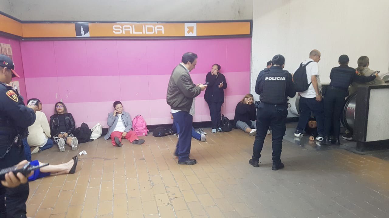Falla en escaleras del Metro Polanco, deja siete lesionados