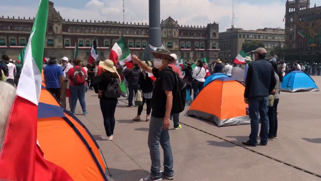 FRENAA zócalo plantón cc.jpg