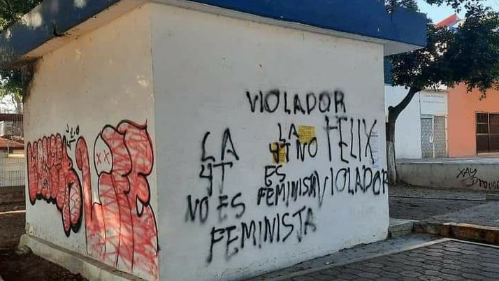 Feministas-pintan-consignas-contra-Salgado-en-Guerrero-su-equipo-las-borra-antes-del-mitin (1).jpg