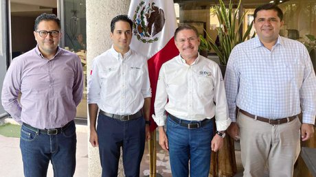 Fotos de JAT y Director de Banobras Dgo.jpg