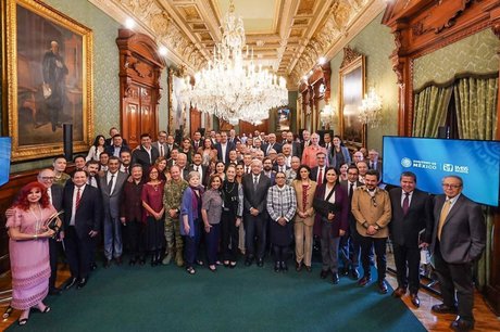 GWQowuzWUAMU-ku-fotor-2024090293437