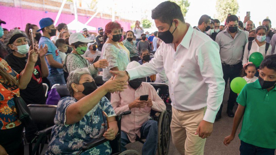 Gallardo y Ruth González entregan apoyos a personas con discapacidad .jpg