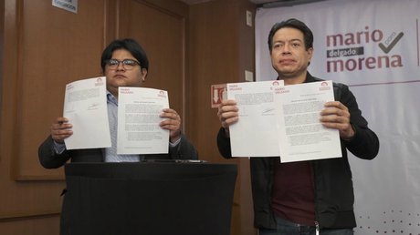 Gibrán Ramírez y Mario Delgado firma.jpg