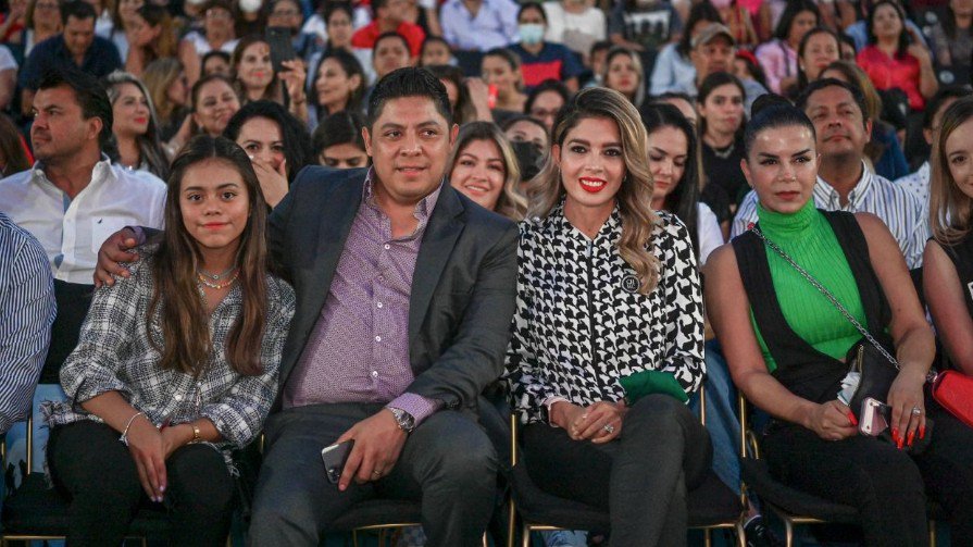 Gobernador, potosinos y Magneto reinauguran Teatro de la Ciudad.jpg