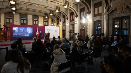 “Fue hackeo”, dice AMLO sobre filtración de datos de periodistas