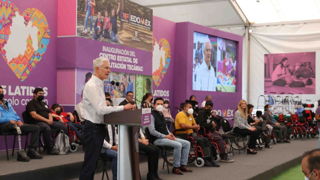 INAUGURAN ALFREDO DEL MAZO Y LA PRESIDENTA DEL DIFEM, FERNANDA CASTILLO, .jpg