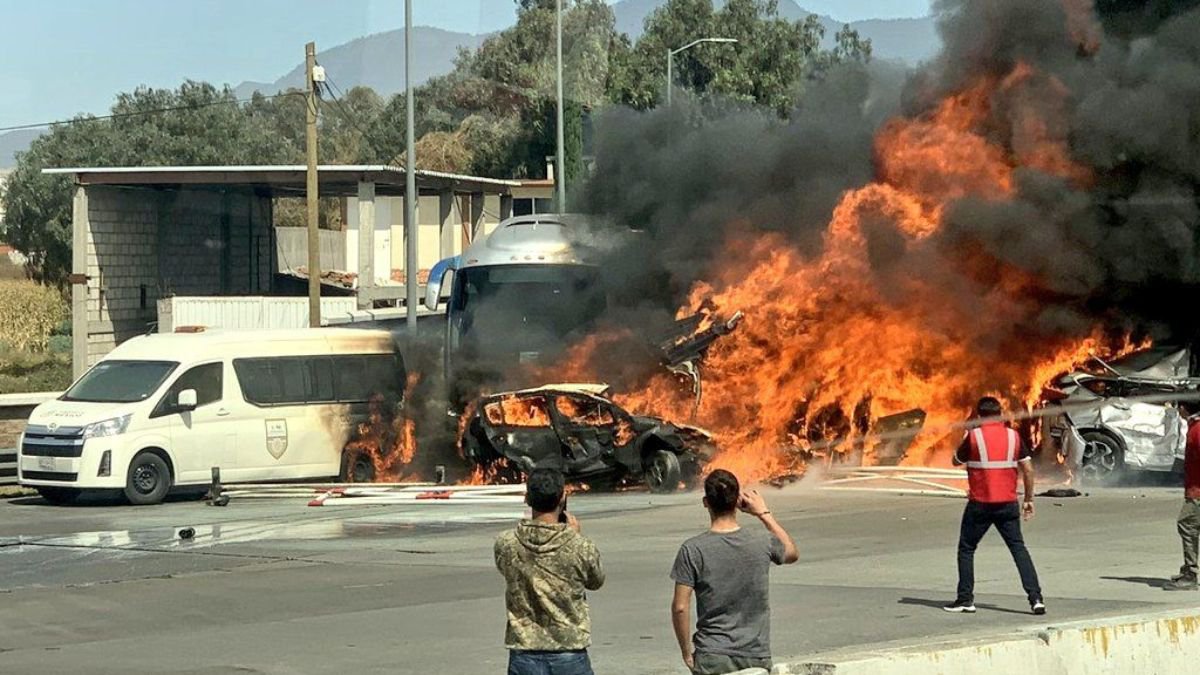 IncendiovehículosMéxicoPueblamuertos.jpg