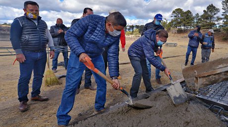 Inicia y supervisa Aispuro obras para vivir mejor en Tepehuanes 1.jpg