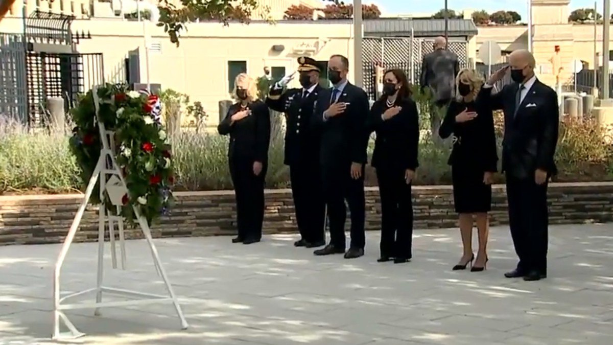 Joe Biden Kamala Harris pentágono homenaje 11-S pent.jpg