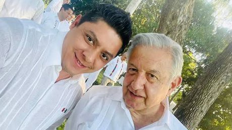 LÓPEZ OBRADOR RESPALDA A RICARDO GALLARDO- EL AGUA SE QUEDA EN LA HUASTECA.jpg