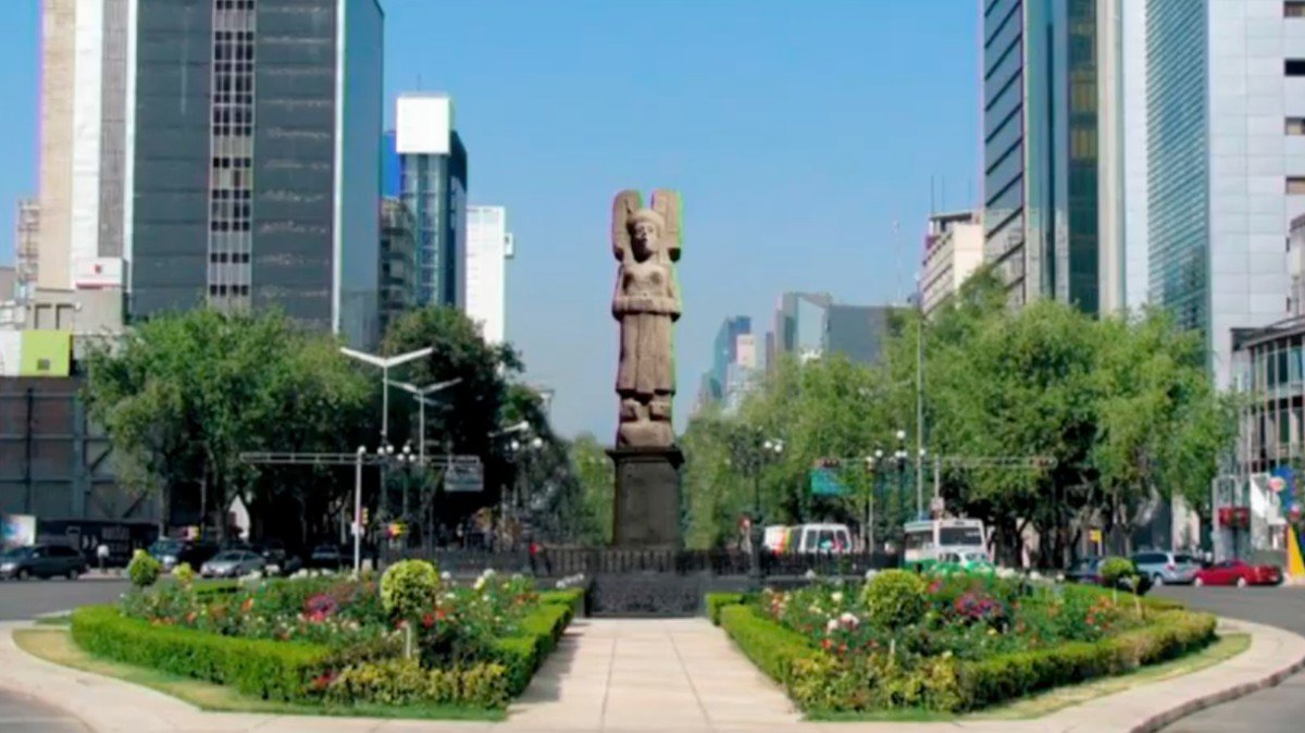 La joven de Amajac Paseo de la Reforma.jpg