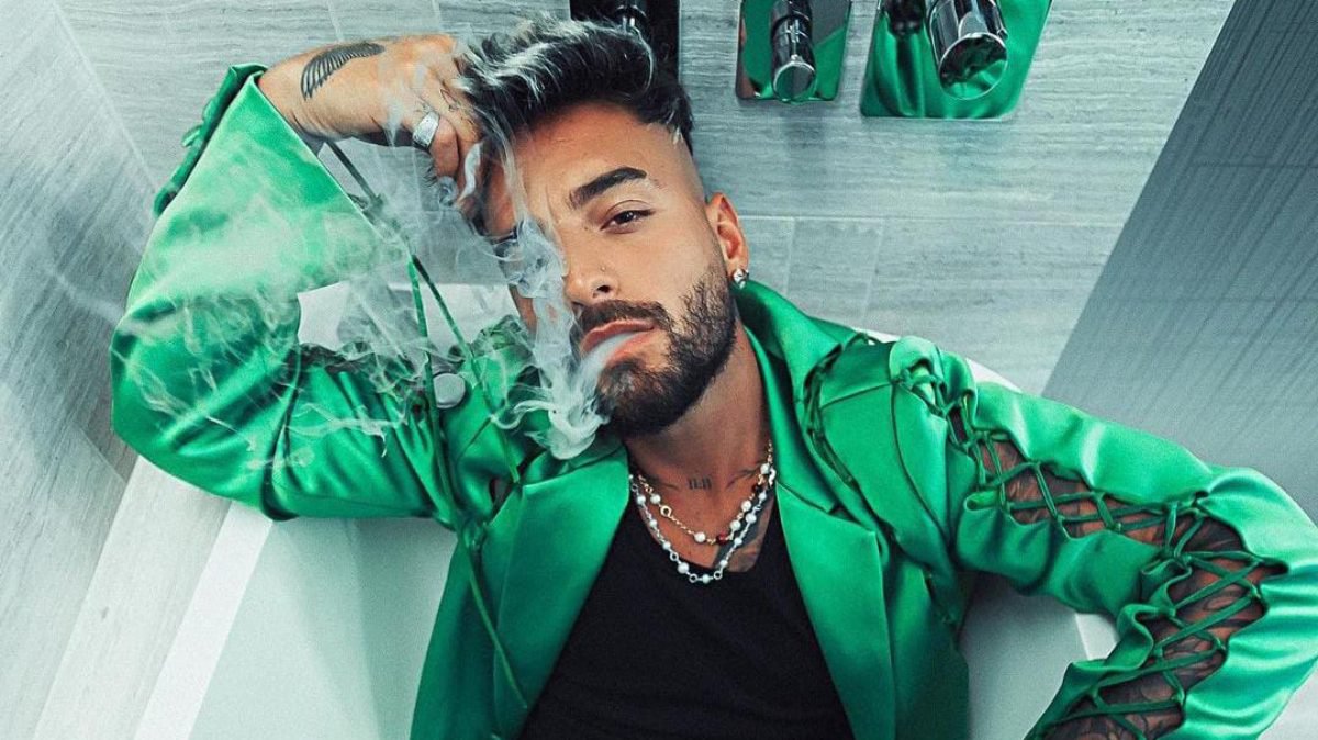 Maluma enojado con fan.jpg