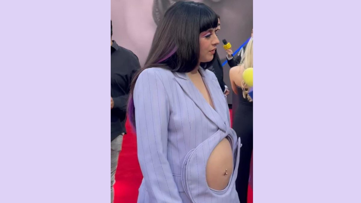 MonLaferteBabyBumplatingrammy.jpg