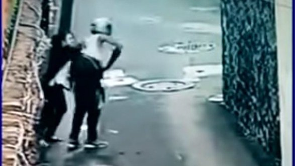 Mujer enfrenta a ladrón.jpg