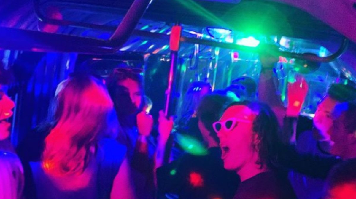 Party Bus pruebas covid dinamarca.jpg