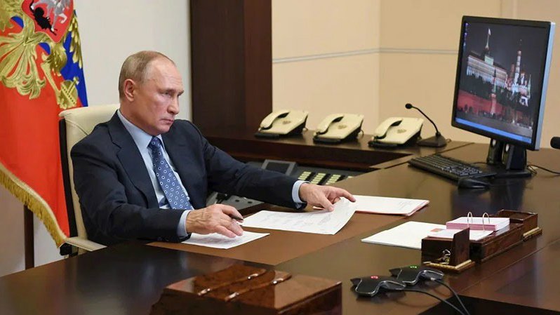 Putin felita a Biden .jpg
