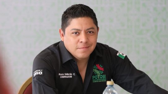 RICARDO GALLARDO FIRMA CONVENIO PARA APOYAR A GANADEROS HUASTECOS.jpg
