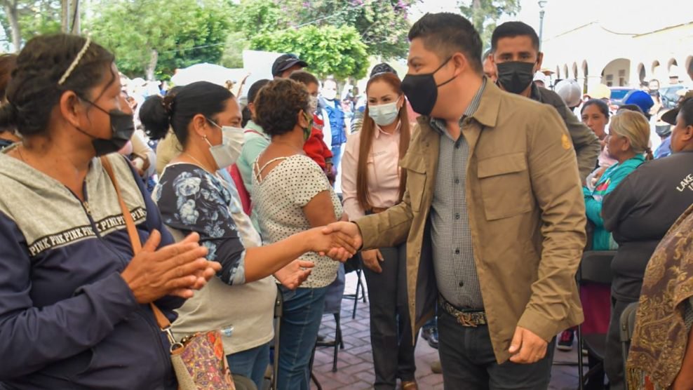 Ricardo Gallardo entrega becas alimentarias en Villa de Reyes .jpg