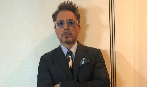 Robert-Downey-Jr.-en-Instagram-%E2%80%9Cflashbackfriday-already-%40avengers-press-tour-2019-TeamStark-hair-%40davynewkirk-style-%40jea.jpg