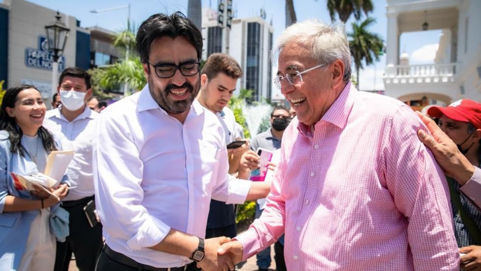Rocha entrega recursos al Ayuntamiento para pago a viudas de policías.jpg
