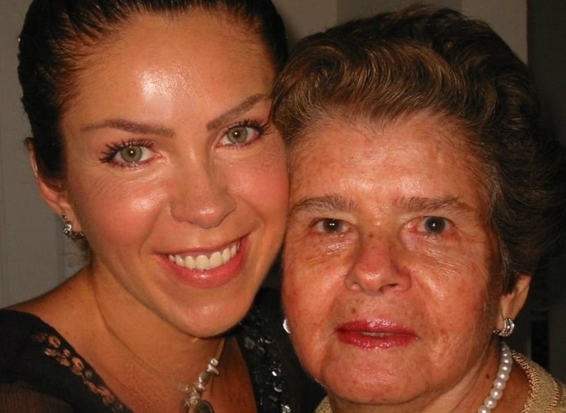 Rocio Sanchez Azuara con madre.jpg