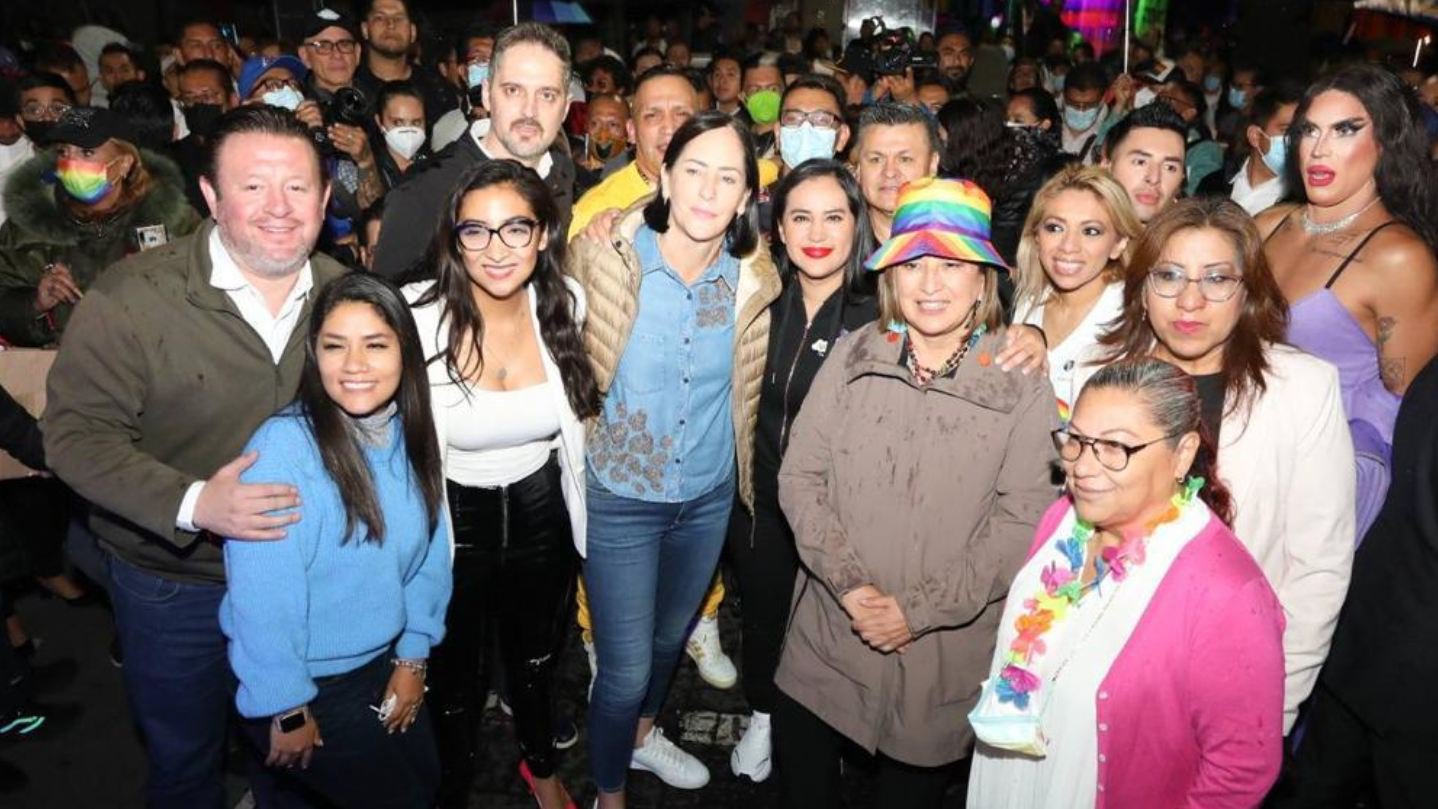 SANDRA CUEVAS DEVELA LAS LETRAS MONUMENTALES “LOVE IS LOVE” EN LA ZONA ROSA.jpg