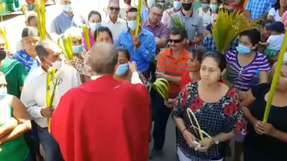 SacerdotecubreboHondurs.jpg