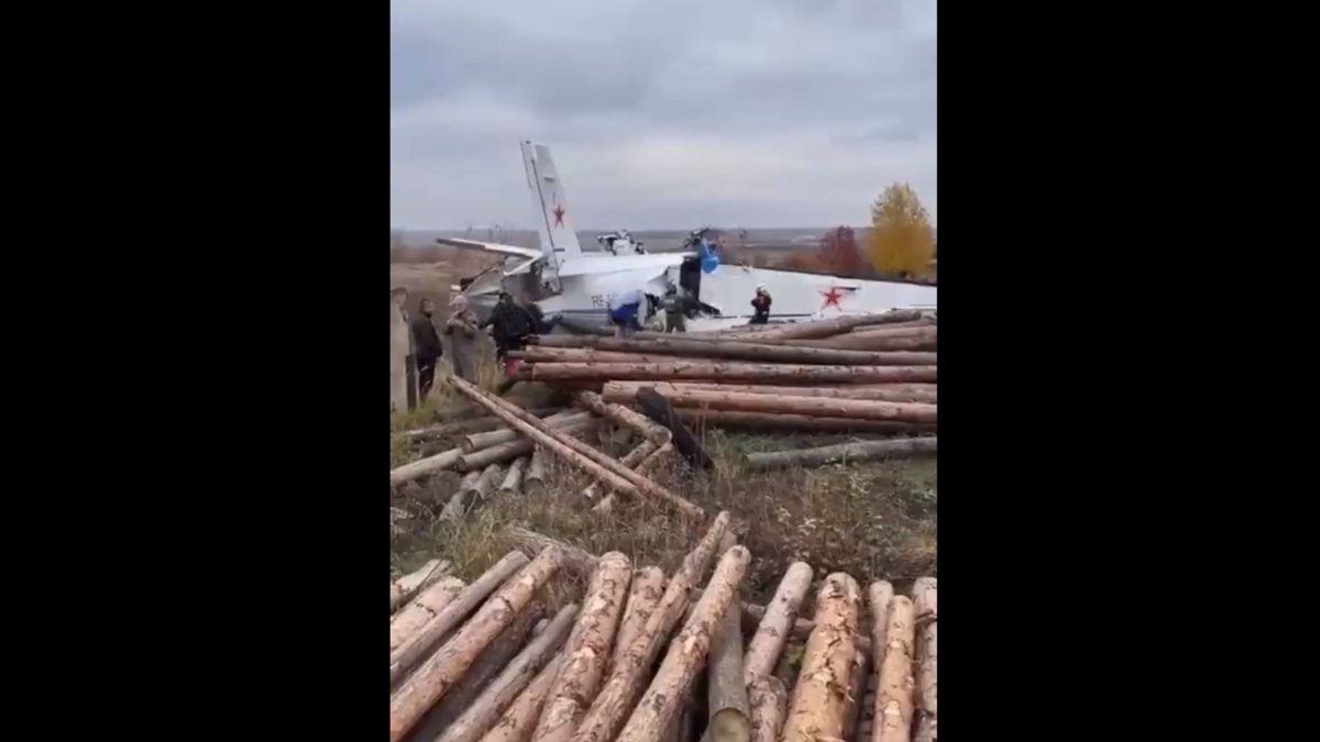 Se estrella avión en rusia paracaidistas.jpg