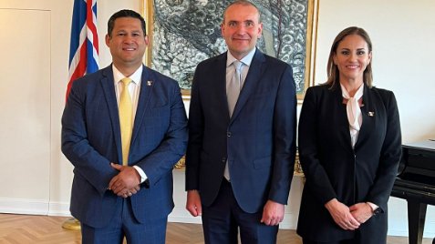 Se reúnen Gobernador de Guanajuato y Presidente de Islandia .jpg