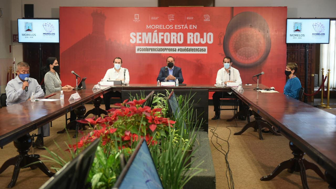 Semáforo rojo Morelos cu.jpg