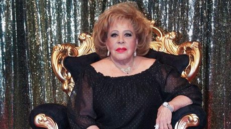 Silvia PINAL CIRUGIAS.jpg