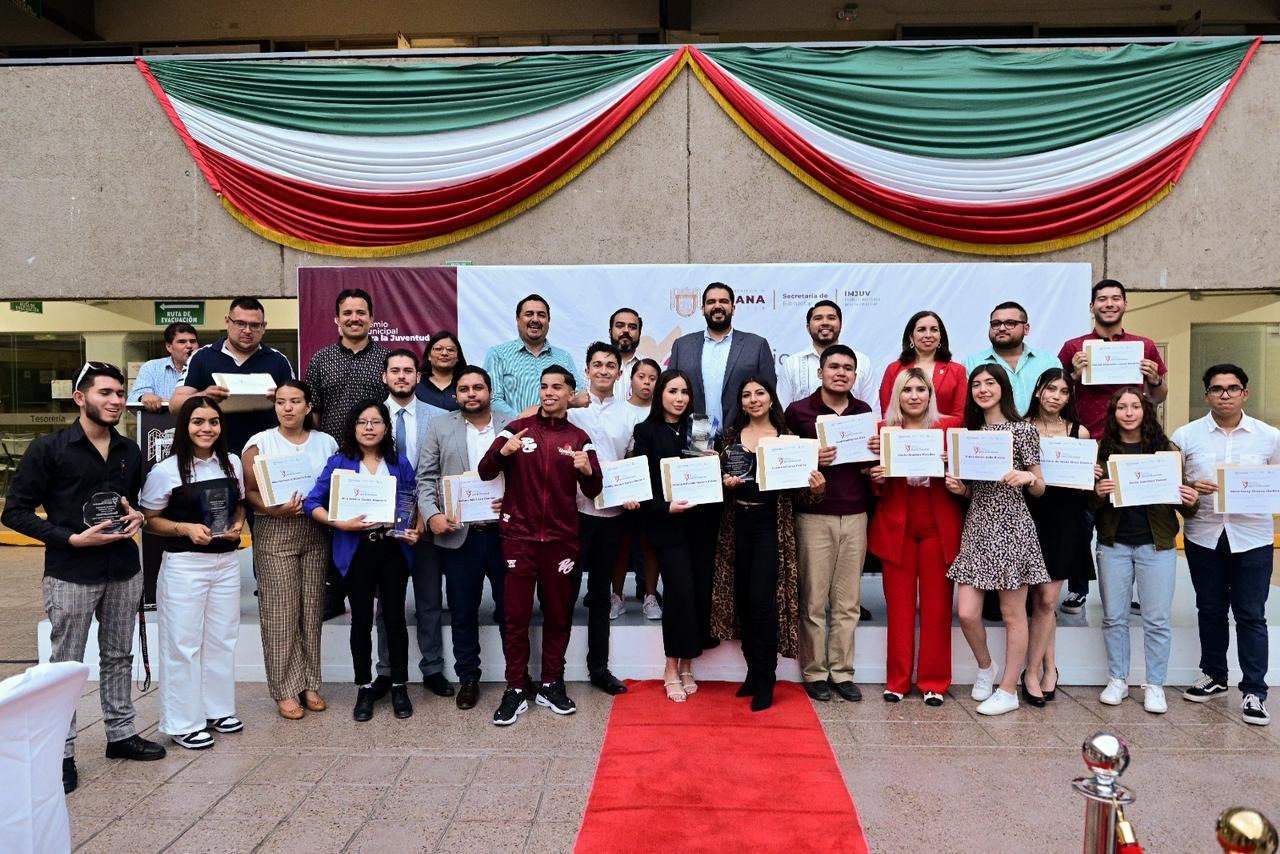 Gobierno de Montserrat Caballero entrega premio para la juventud