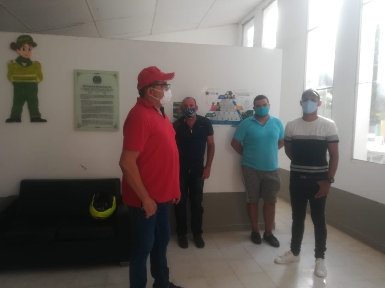 aLCALDE ENTREGA A SU HIJO CUARENTENA.jpg